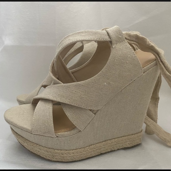 Wedge, tie up on ankle shoe - Picture 2 of 5